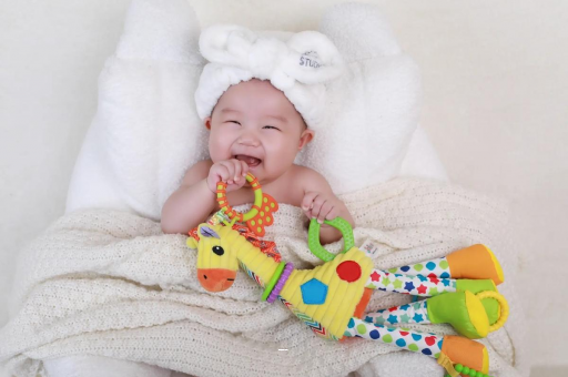 河北四个月宝宝揉眼睛